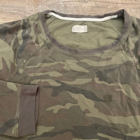Altar'd State Tops - Olive Camo‎ Raglan Sweatshirt XL Curved Hem Earthy Military Streetwear Relaxed